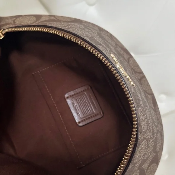 Coach Monogram Crossbody/Fanny pack or waist bag, adjustable strap. New With Tag - Picture 7 of 17